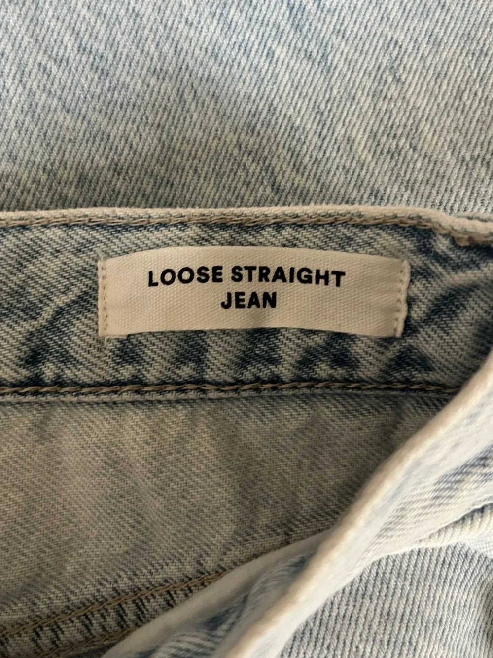 Cotton On Women’s Light Wash Loose Straight Jeans Size 2 Like New